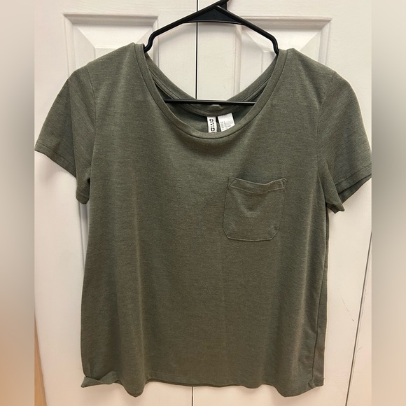 H&M Tops - H&M Olive Green/Gray T-Shirt, Size Small